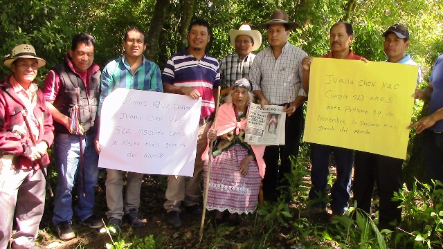 A pesar de los problemas de salud, Juana Chox Yac quiere celebrar muchos cumpleaños más. (Foto Prensa Libre: Ángel Julajuj)