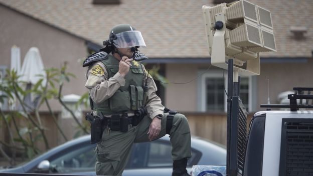 La policía en EE.UU. tiene acceso a dispositivos acústicos de largo alcance que llaman "cañones sónicos". GETTY IMAGES