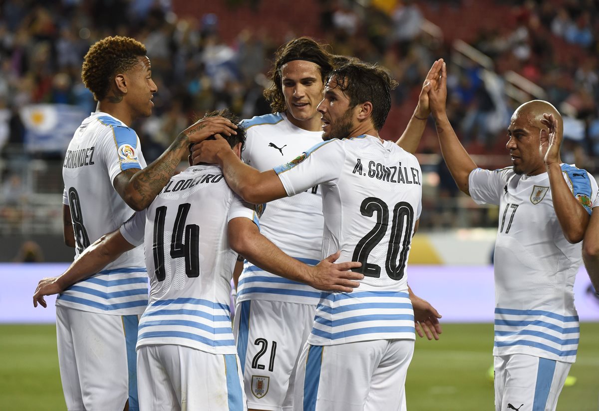 Uruguay consiguió el triunfo en el cierre del grupo C frnete a Jamaica. (Foto Prensa Libre: EFE)