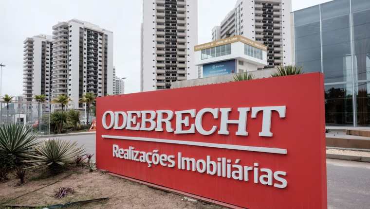 Odebrecht "se empeñó en un esquema gigantesco y sin paralelo" de sobornos para influenciar contratos y licitaciones "por más de una década", afirmó el Departamento de Justicia. (Foto Prensa Libre: AFP)