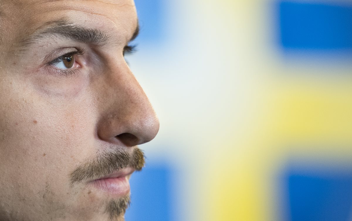 El veterano Zlatan Ibrahimovic podría volver a vestir la camisola de su selección nacional. (Foto Prensa Libre: AFP)
