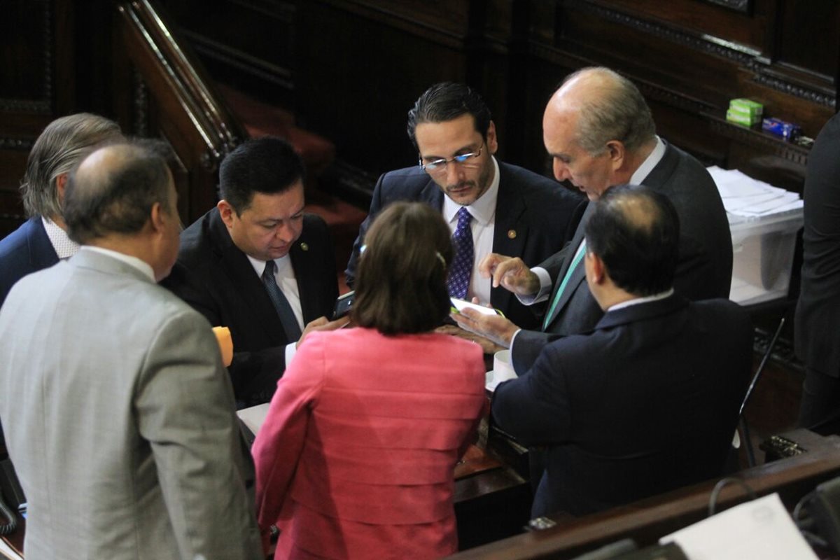 Diputados afinan detalles para la aprobación del Código de Migración. (Foto Prensa Libre: Esbin García)