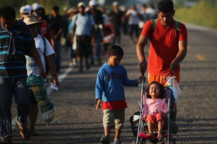 Miles de migrantes viajan con menores de edad e intentan obtener asilo de parte de EE. UU. (Foto Prensa Libre: Hemeroteca PL)