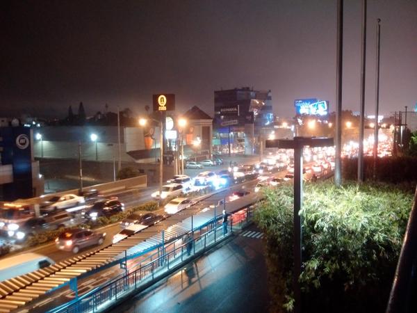 Vista del tránsito en el bulevar Los Próceres este viernes. (Foto Prensa Libre: Cortesía @mefigueroas)