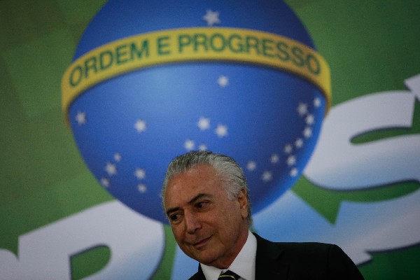 El presidente de Brasil, en ejercicio, Michel Temer da la bienvenida a los Juegos Olímpicos de Río. (Foto Prensa Libre: EFE)