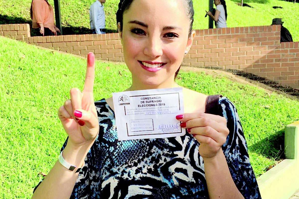 La cantante guatemalteca Kim Lou votó desde temprano (Foto: Cortesía de Kim Lou).