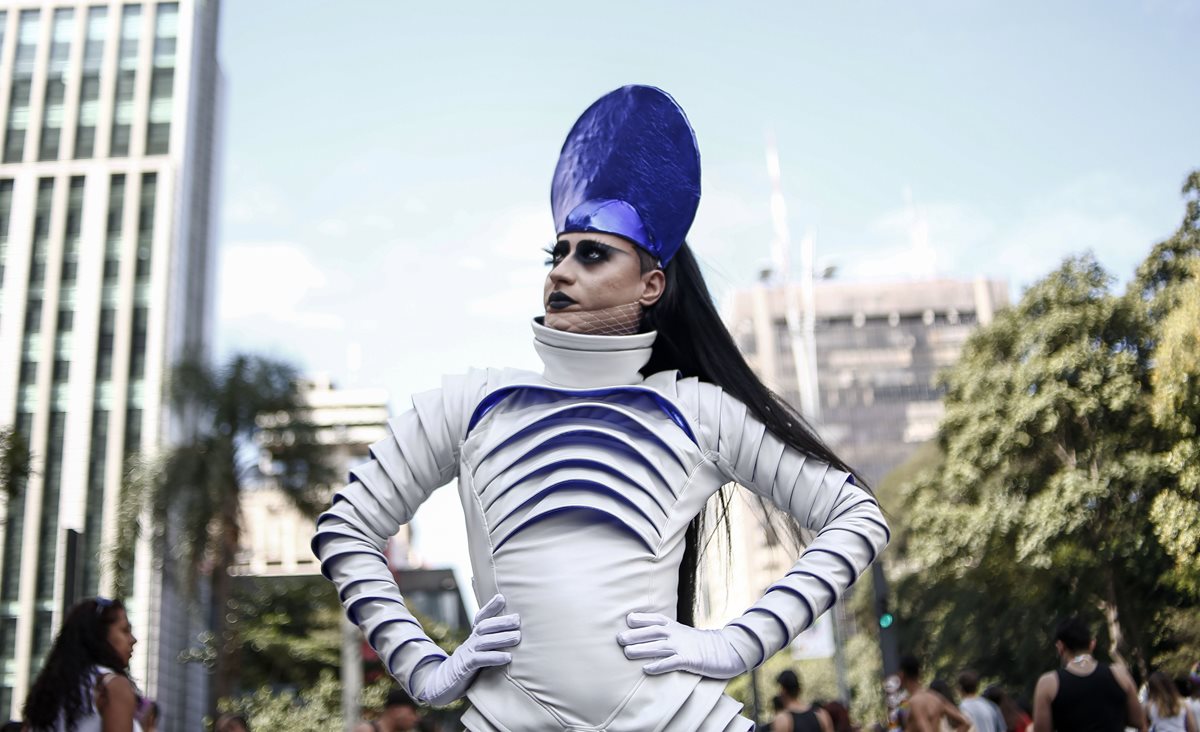 Manifestante participa en el desfile del Orgullo Gay, cuyo tema es "Estado Secular", en Sao Paulo, Brasil. (Foto Prensa Libre: AFP)