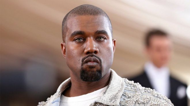 Kanye West confesó que no votó en las elecciones del 8 de noviembre, lo que causó algunos abucheos del público en California. (REUTERS)