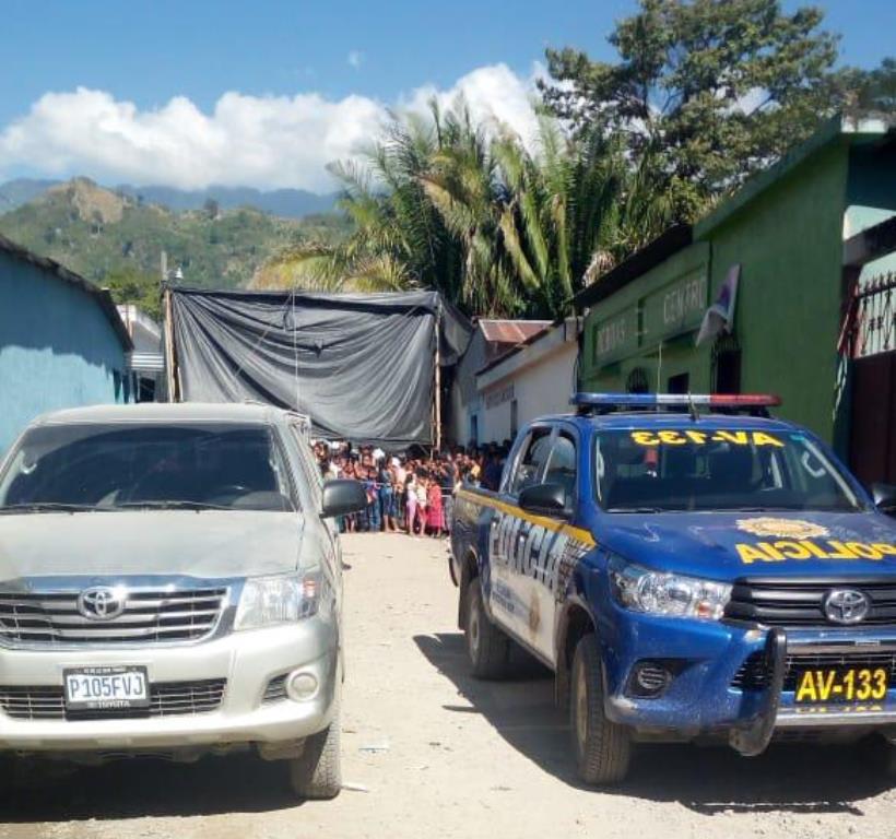 La muerte de la mujer ocurrió en un expendio de licor del barrio El Centro, La Tinta, Alta Verapaz. (Foto Prensa Libre: Eduardo Sam)