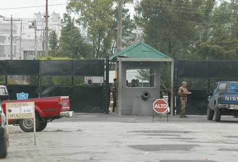 Fachada del Cuartel Matamoros, donde pasó su primera noche el general Efraín Ríos Montt. (Foto Prensa Libre: Archivo)
