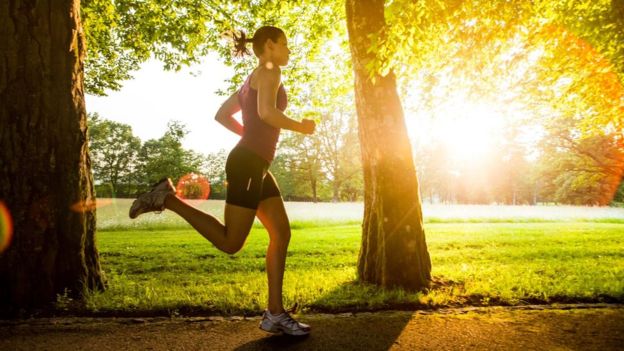 La selección de los zapatos para correr es clave para evitar problemas a la hora de correr con regularidad. (Getty)