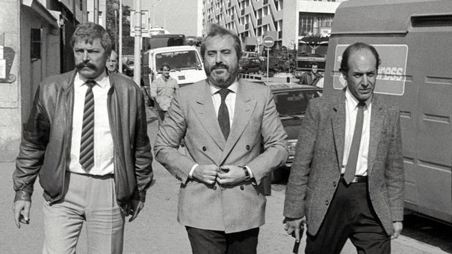 El juez Giovanni Falcone (centro) falleció el 23 de mayo de 1992 en un atentado de la mafia Cosa Nostra. GETTY IMAGES