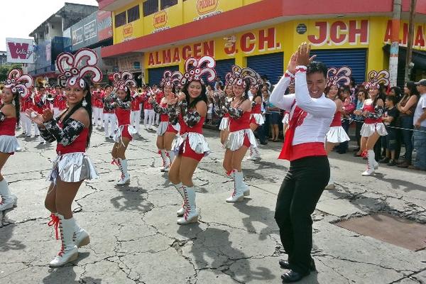Una de las bandas que alegró a vecinos de Coatepeque, Quetzaltenango. (Foto Prensa Libre: Alexánder Coyoy)