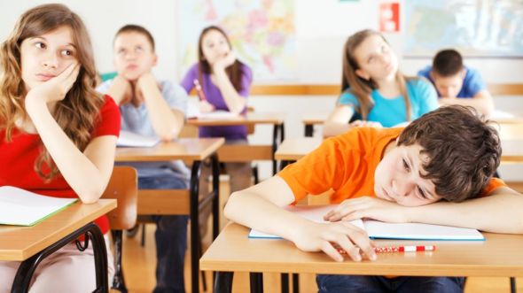 El calor hace que los estudiantes estén más distraídos y agitados. (Foto Prensa Libre: GETTY IMAGES)