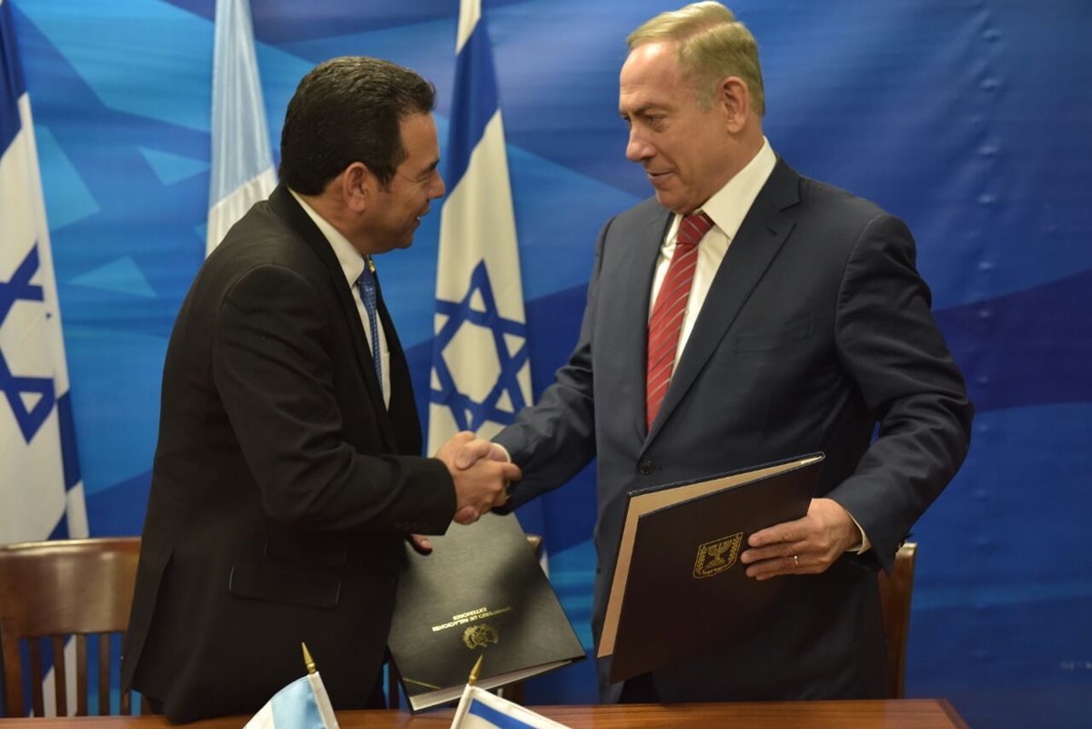 El presidente Jimmy Morales junto al Primer Ministro Benjamin Netanyahu. (Foto Prensa Libre: Presidencia)
