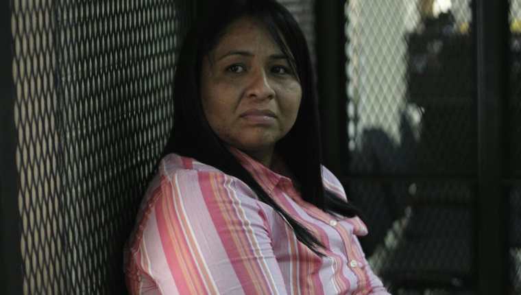 Zonia Elizabeth Lemus Vásquez en el tribunal este jueves. Foto Prensa Libre: Carlos Hernández.