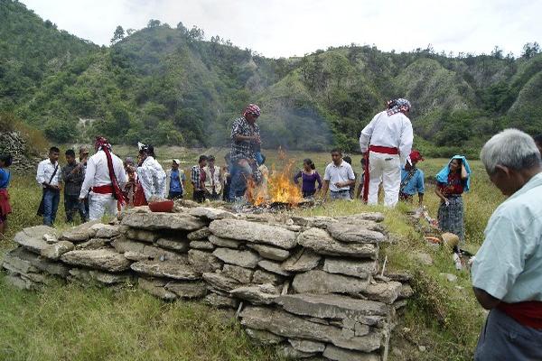 La Falta de lluvia permitió celebrar un ritual  indígena, en fecha reciente, en Kawinal Jyub.