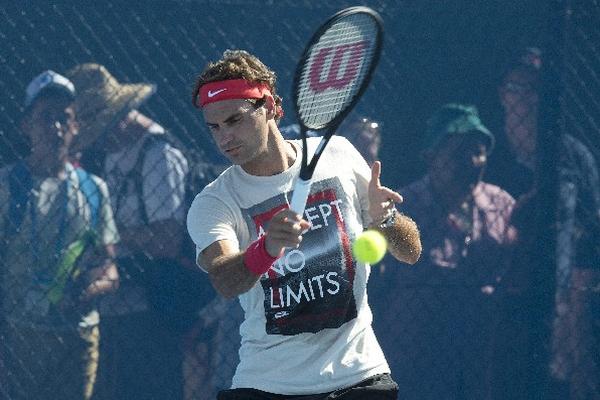El tenista suizo Roger Federer espera mejorar su actuación en el 2014. (Foto Prensa Libre: EFE)