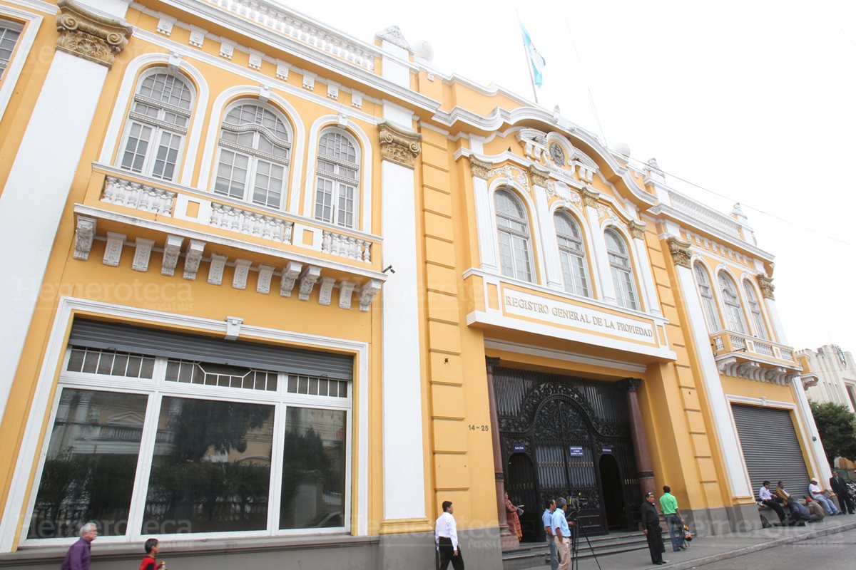 Fachada del Registro de la Propiedad, en la 9a. avenida de la zona 1. (Foto: Hemeroteca PL)