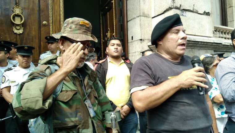 La iniciativa para reformar la Ley de Reconciliación Nacional recibió apoyo de varios ex militares. (Foto Prensa Libre: Carlos Hernández Ovalle)