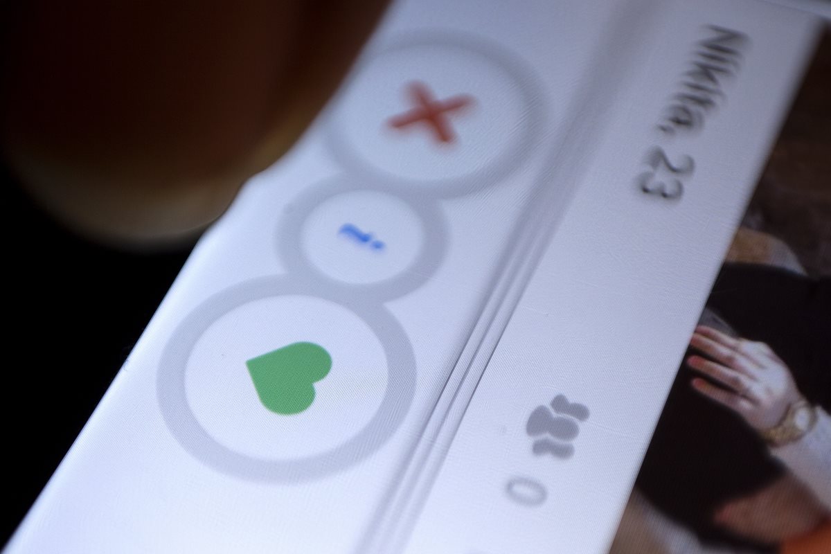 Tinder es una de las apps para citas más conocidas (Foto Prensa Libre: AP).