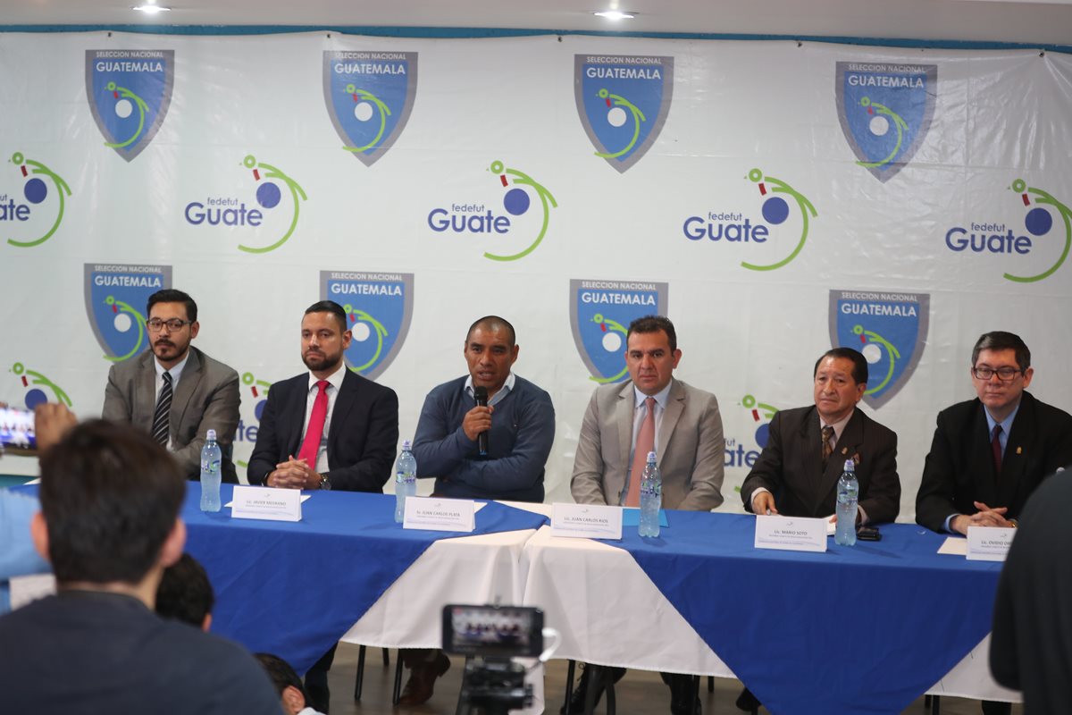 El Comité de Regularización de la Fedefut dio a conocer el jueves último, en una conferencia de prensa, de que Guatemala dejaba de ser la única asociación suspendida por parte de la Fifa (Foto Prensa Libre: Carlos Vicente)