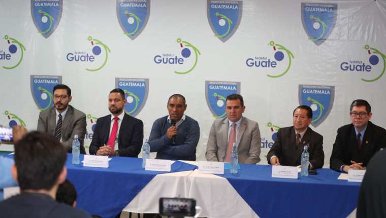 El Comité de Regularización de la Fedefut dio a conocer el jueves último, en una conferencia de prensa, de que Guatemala dejaba de ser la única asociación suspendida por parte de la Fifa (Foto Prensa Libre: Carlos Vicente)