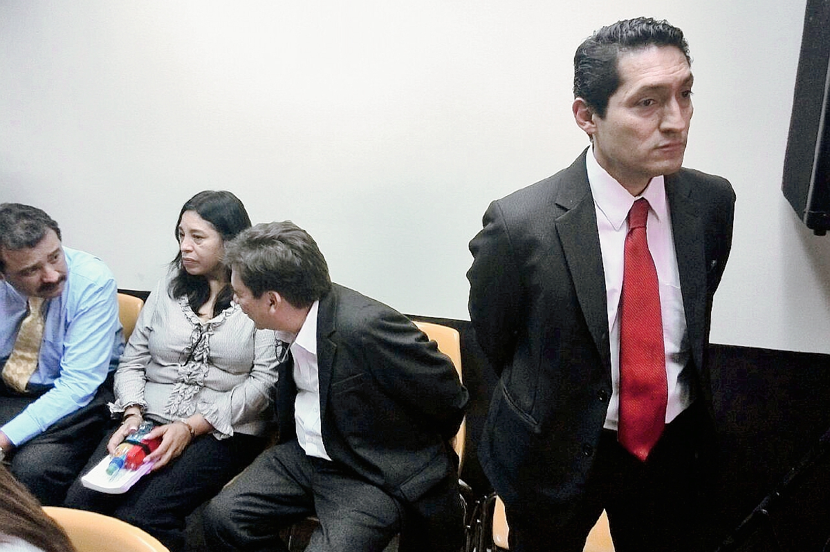 Tres abogados son sindicados por supuestamente sobornar a una jueza para que beneficiara a los supuestos jefes de la banda de defraudación aduanera La Línea. (Foto Prensa Libre: Estuardo Paredes)