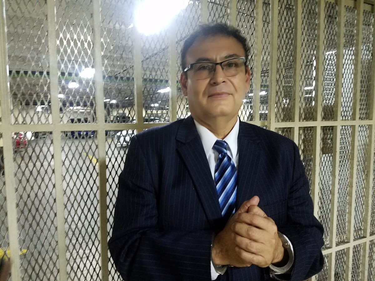 El magistrado separado Eddy Orellana Donis seguirá en prisión preventiva. (Foto Prensa Libre: La Red)