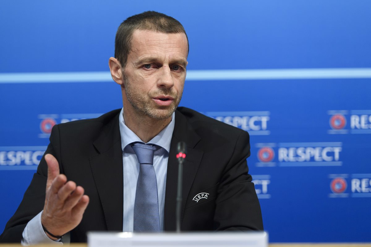 Aleksander Ceferin, presidente de la Uefa, durante la conferencia de prensa brindada este jueves en la ciudad de Nyon en Suiza.(Foto Prensa Libre: AP)