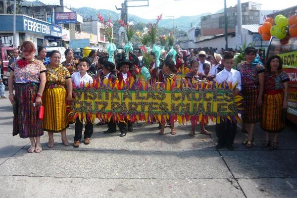 Un desfile sobre identidad cultural abre las fiestas patronales de San Pedro Sacatepéquez, San Marcos. (Foto Prensa Libre: Genner Guzmán)<br _mce_bogus="1"/>