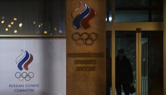 La Agencia Mundial Antidopaje investiga las reclamaciones de cuatro medallistas de oro rusos envueltos en casos de dopaje durante los Juegos Olímpicos de Invierno en Sochi, en 2014. (Foto Prensa Libre: AP)
