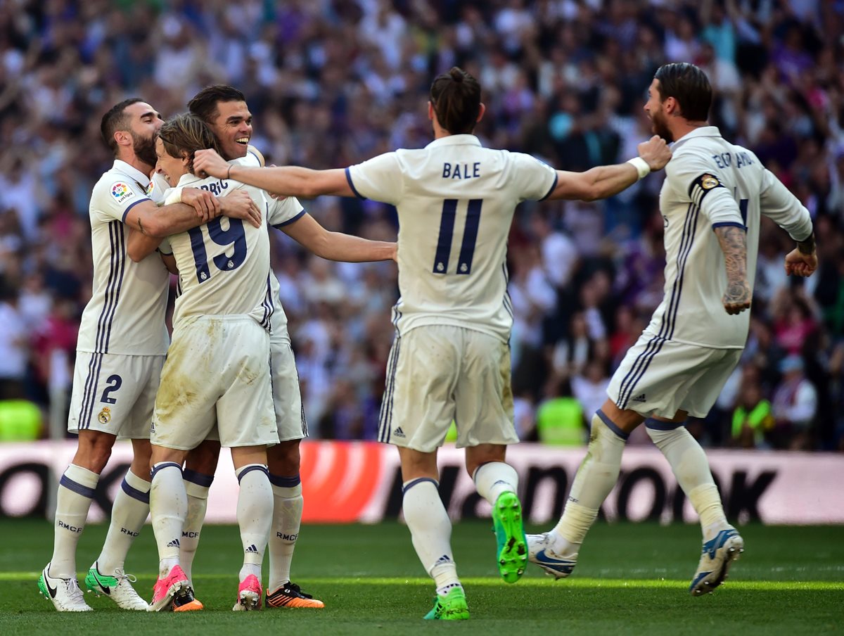 Pepe abrió el marcador para el Madrid pero salió lesionado minutos después. (Foto Prensa Libre: AFP)