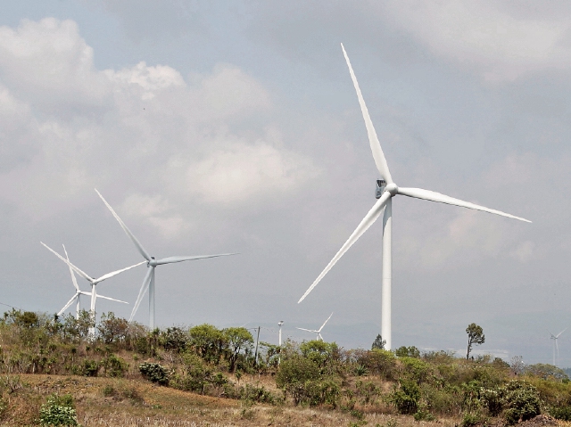 Aerogeneradoras debieron detenerse debido a las rachas de viento. (Foto Prensa Libre: Érick Ávila)