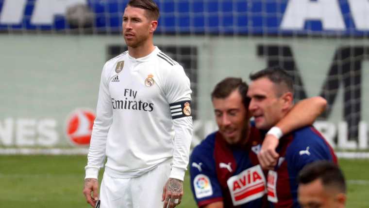 Sergio Ramos, el capitán del Real Madrid, fue el centro de los focos. (Foto Prensa Libre: EFE)