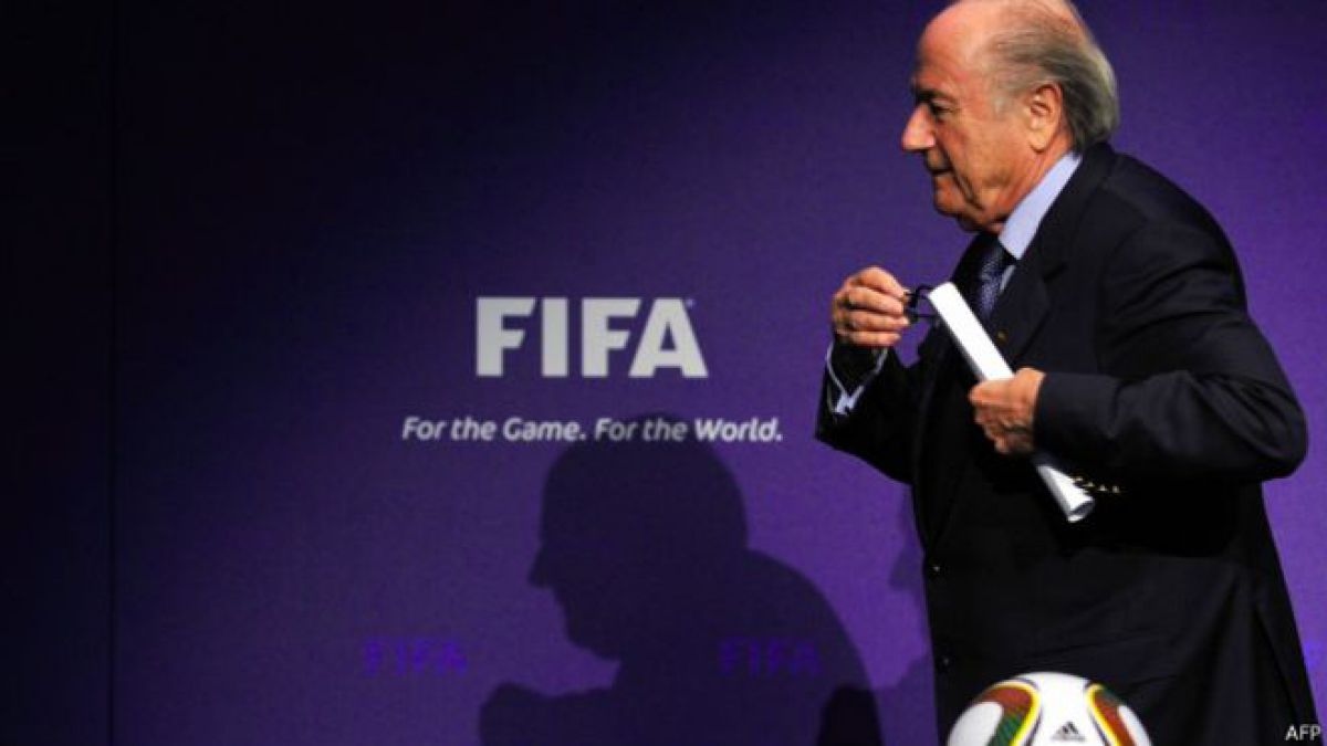Sepp Blatter no tiene intenciones de renunciar a la Fifa pese a diversa solicitudes. (Foto Prensa Libre: AFP)
