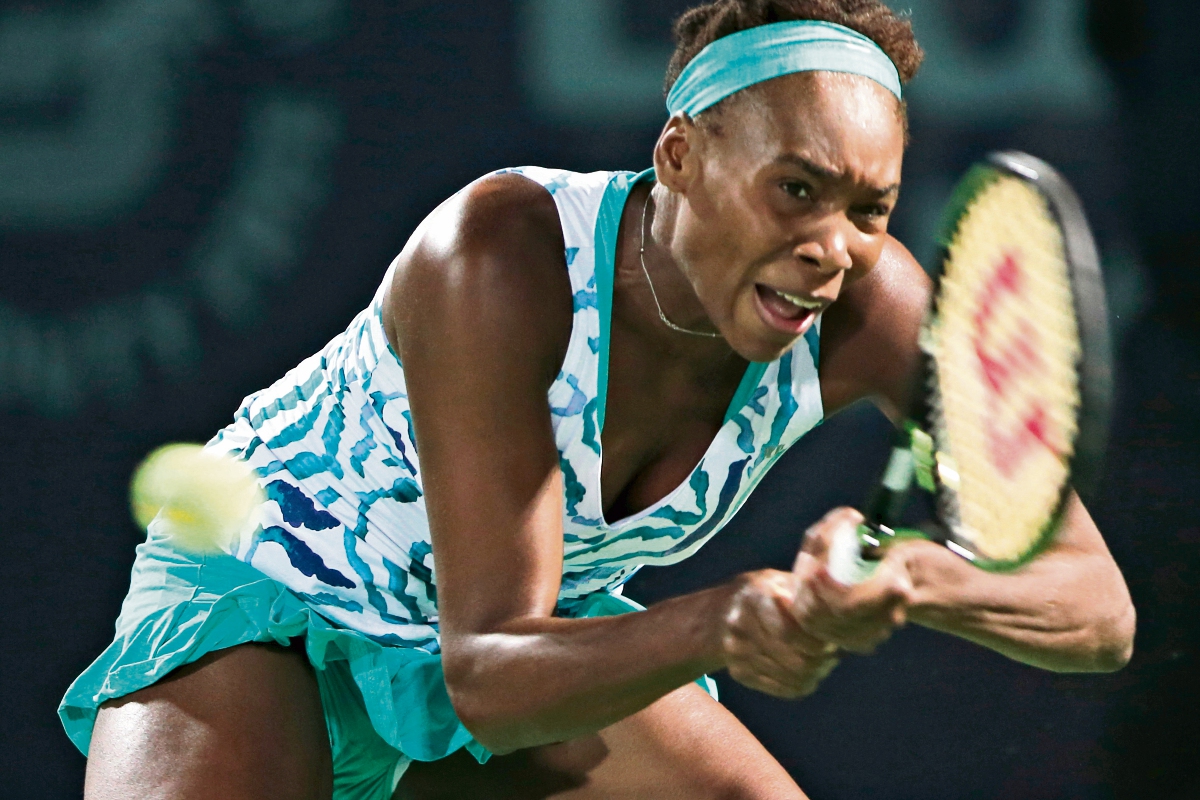 Venus Williams, séptima raqueta mejor sembrada del torneo, avanzó a siguiente ronda en el torneo de Doha. (Foto Prensa Libre: AP)