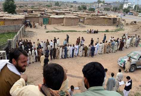 Paquistaníes votan en legislativas. (Foto Prensa Libre: AFP)