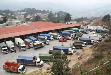 Panorámica de la central de mayoreo,    que se sitúa en la entrada de la cabecera de Sololá.