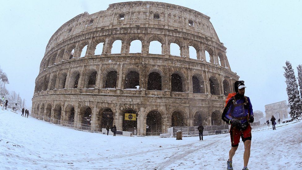 Hacía seis años que no nevaba en Roma, una ciudad que no está preparada para tan bajas temperaturas. REUTERS