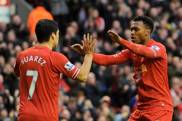 El Liverpool se mantiene cerca del liderato del Chelsea en la Premier League. (Foto Prensa Libre: AFP)