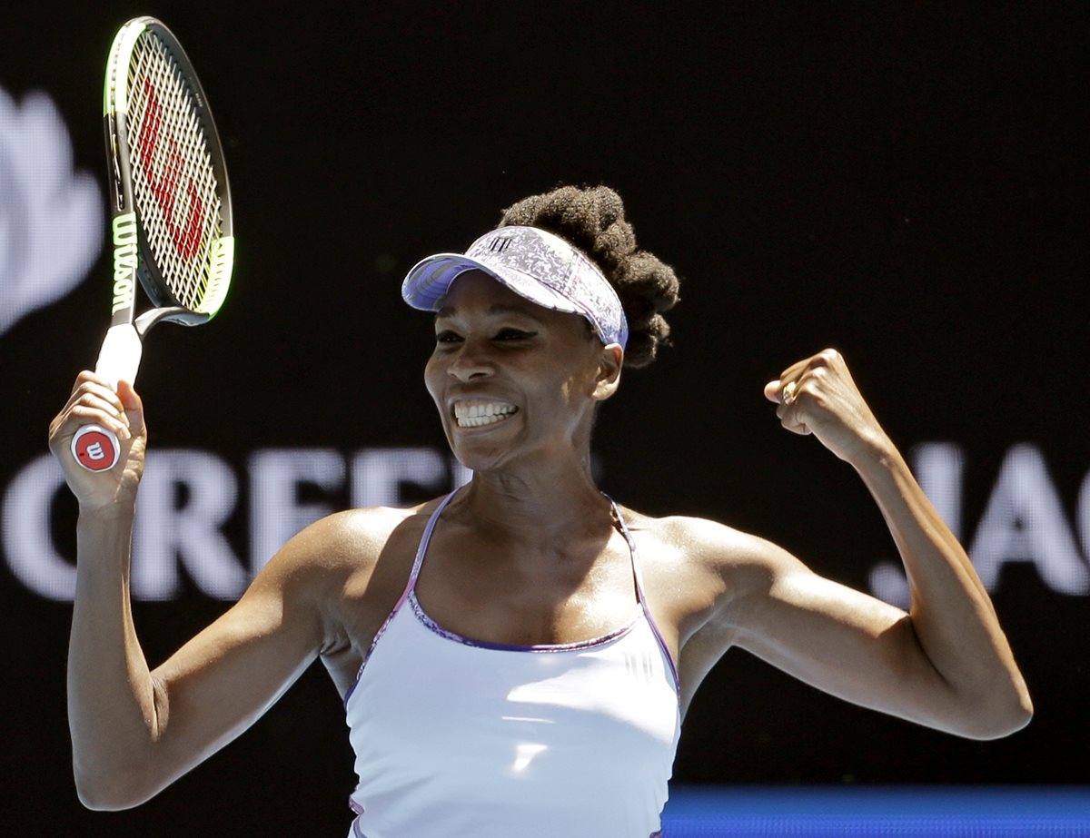 Serena Williams logró su décimoprimero pasaje a cuartos de final del abierto de Australia. (Foto Prensa Libre: AFP)