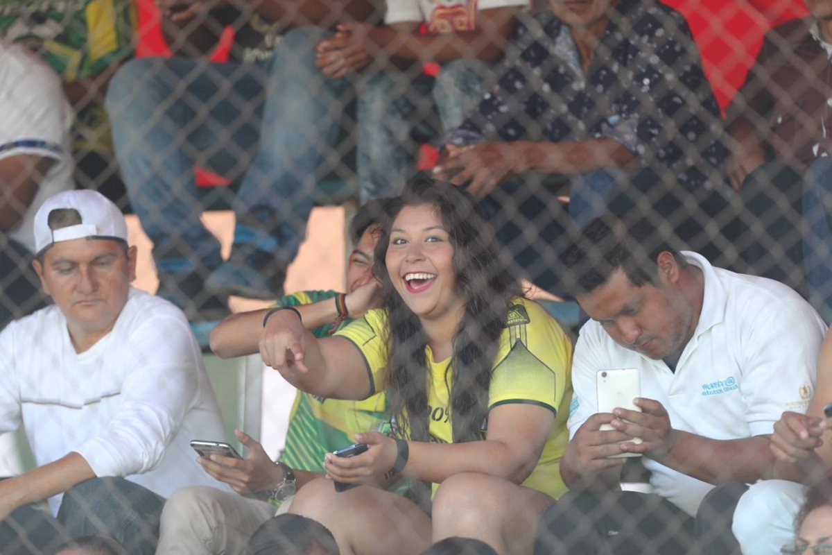La afición de Guastatoya disfrutó a lo grande en el estadio David Cordón. (Foto Prensa Libre: Francisco Sánchez).