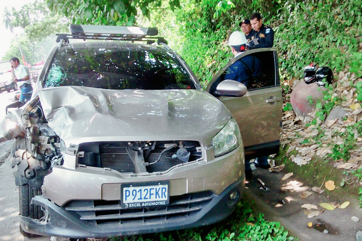 Las autoridades investigan cómo fue que sucedió el percance, en el km 136 de la ruta al suroccidente. (Foto Prensa Libre: Colaboración)