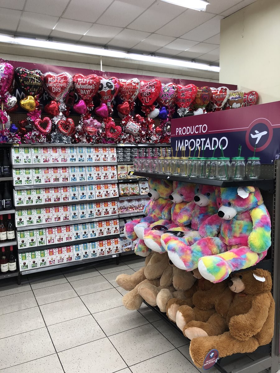 Las tiendas Walmart y Paiz cuentan con un espacio específico para las ofertas del Día del Cariño.