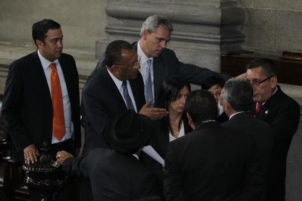 Diputados de varias bancadas acuerdan aprobar el préstamo (Foto Prensa Libre: P. Raquec)<br _mce_bogus="1"/>