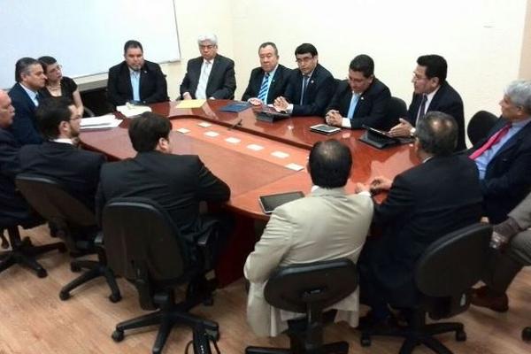 Carlos Alvarado Cerezo, rector de la Usac, fue elegido como presidente de la comisión de postulación para la SAT. (Foto Prensa Libre: Álvaro Interiano)
