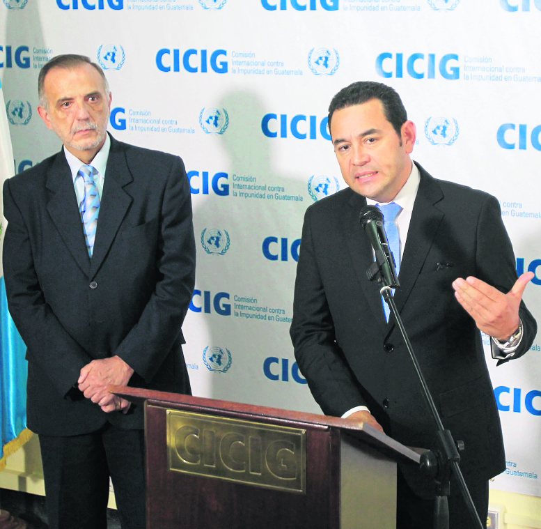 Iván Velásquez y Jimmy Morales durante una conferencia de prensa. (Foto Prensa Libre: Hemeroteca PL)