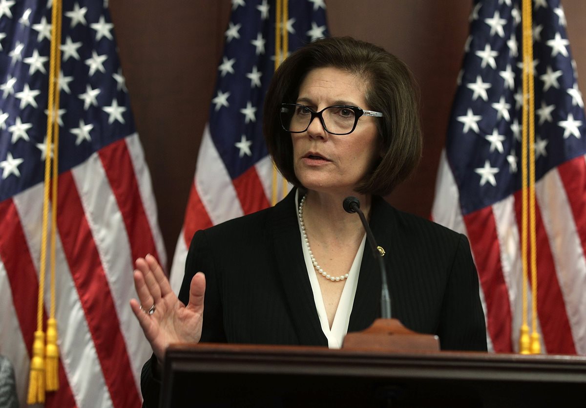 La senadora Catherine Cortez Masto, la primera latina en ocupar asiento en la Cámara Alta del Congreso. (Foto Prensa Libre: AFP).