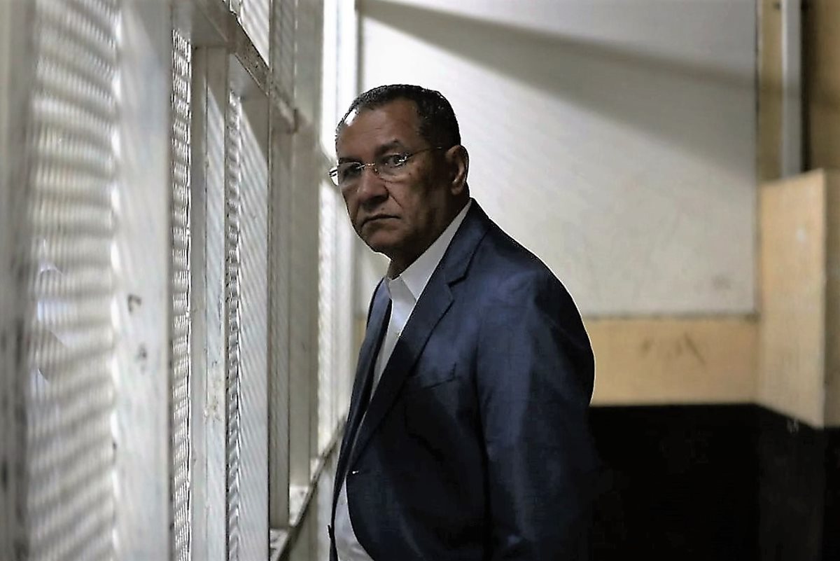 El diputado Arístides Crespo pasó una noche en la carceleta de Tribunales. (Foto Prensa Libre: Érick Ávila)